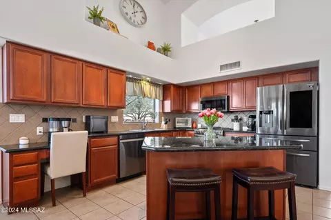 Kitchen - 13794 E Red Hawk Sky Trl, Vail, AZ 85641 photo 3 of 7