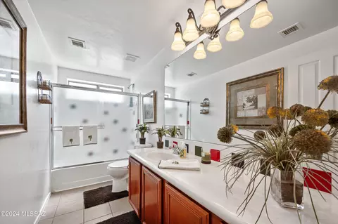 Bath - 13794 E Red Hawk Sky Trl, Vail, AZ 85641 photo 1 of 6