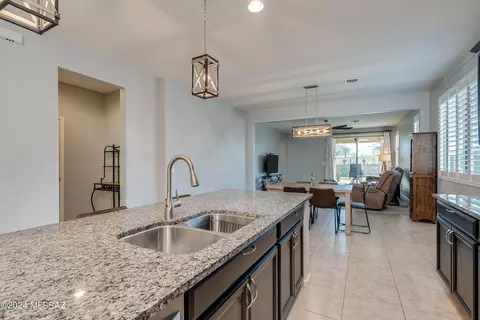 Kitchen - 14196 E Oxen Ln, Vail, AZ 85641 photo 4 of 6