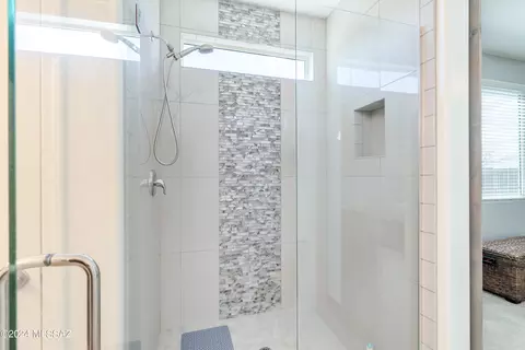 Bath - 14196 E Oxen Ln, Vail, AZ 85641 photo 2 of 3