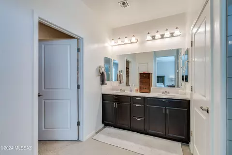 Bath - 14196 E Oxen Ln, Vail, AZ 85641 photo 1 of 3