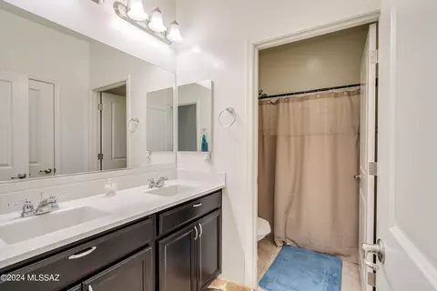 Bath - 14196 E Oxen Ln, Vail, AZ 85641 photo 3 of 3