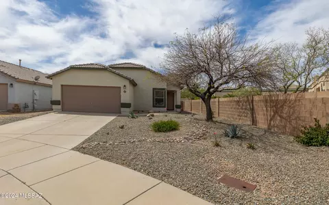 7661 N Vermeer Ct, Tucson, AZ 85741