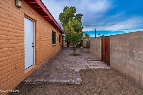 Exterior - 4719 S Primrose St, Tucson, AZ 85730 photo 6 of 9