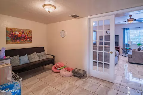 Living - 4719 S Primrose St, Tucson, AZ 85730 photo 4 of 7