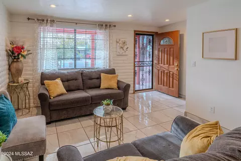 Living - 4719 S Primrose St, Tucson, AZ 85730 photo 2 of 7