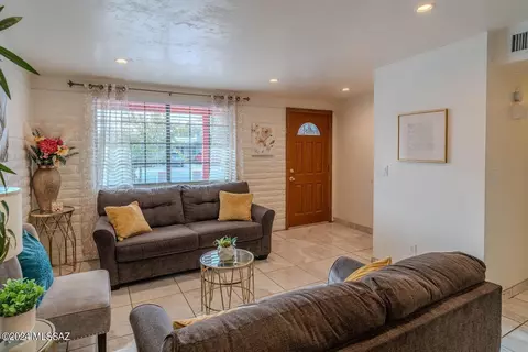 Living - 4719 S Primrose St, Tucson, AZ 85730 photo 1 of 7