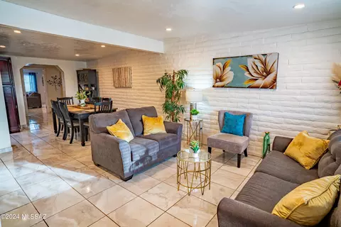 Living - 4719 S Primrose St, Tucson, AZ 85730 photo 3 of 7