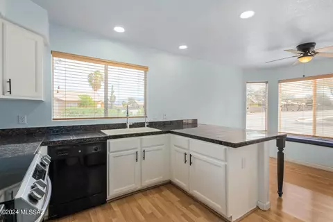 7674 S Trumpet Vine Ave, Tucson, AZ 85747