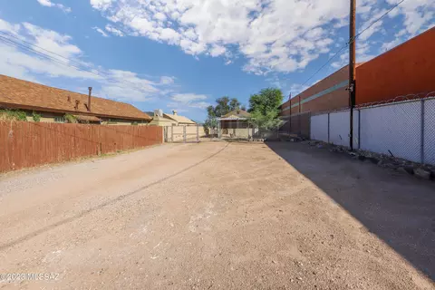 127 E Flores St, Tucson, AZ 85705