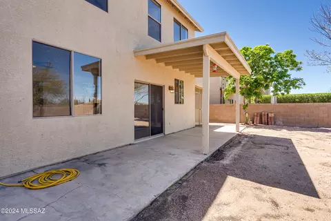Exterior - 8733 E Chimney Spring Dr, Tucson, AZ 85747 photo 7 of 12