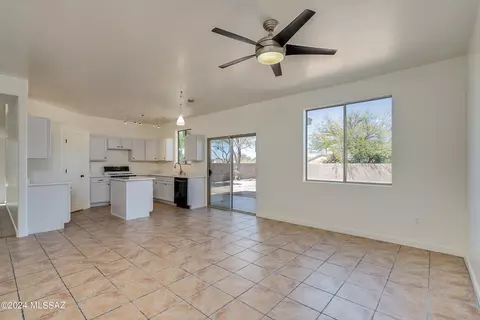 Kitchen - 8733 E Chimney Spring Dr, Tucson, AZ 85747 photo 1 of 9