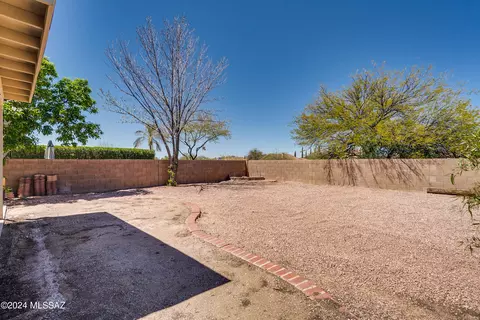 Exterior - 8733 E Chimney Spring Dr, Tucson, AZ 85747 photo 8 of 12
