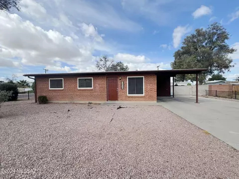 6580 E Calle Herculo, Tucson, AZ 85710