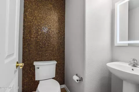 Bath - 7004 S Goshawk Dr, Tucson, AZ 85756 photo 1 of 3