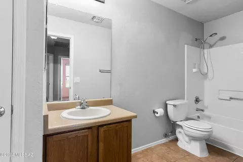 Bath - 7004 S Goshawk Dr, Tucson, AZ 85756 photo 2 of 3