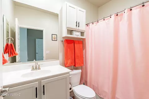 Bath - 9963 N Ruby Range Trl, Marana, AZ 85653 photo 3 of 4