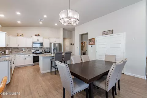 Dining - 9963 N Ruby Range Trl, Marana, AZ 85653 photo 2 of 2