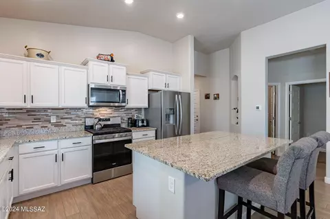 Kitchen - 9963 N Ruby Range Trl, Marana, AZ 85653 photo 2 of 6