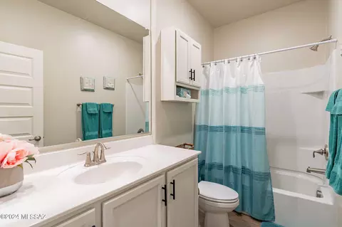 Bath - 9963 N Ruby Range Trl, Marana, AZ 85653 photo 4 of 4