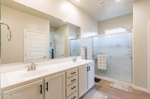 Bath - 9963 N Ruby Range Trl, Marana, AZ 85653 photo 1 of 4