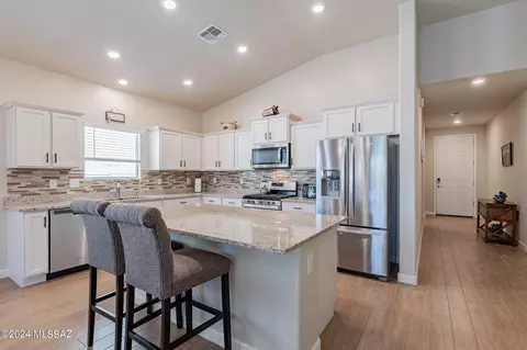 Kitchen - 9963 N Ruby Range Trl, Marana, AZ 85653 photo 1 of 6