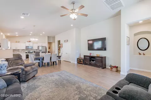 Living - 9963 N Ruby Range Trl, Marana, AZ 85653 photo 4 of 5