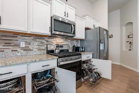 Kitchen - 9963 N Ruby Range Trl, Marana, AZ 85653 photo 4 of 6