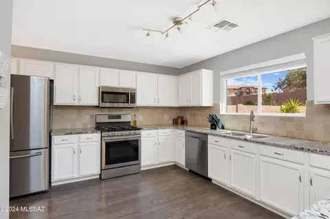 Kitchen - 3535 E Mecate Rd, Tucson, AZ 85739 photo 3 of 4