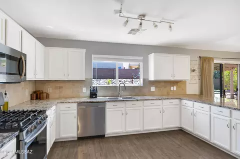 Kitchen - 3535 E Mecate Rd, Tucson, AZ 85739 photo 2 of 4