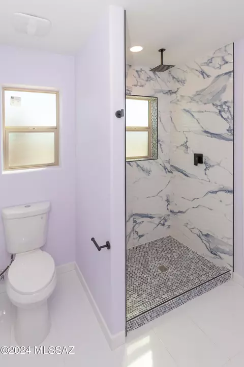 Bath - 1077 E Irwin Pl, Tucson, AZ 85719 photo 11 of 11