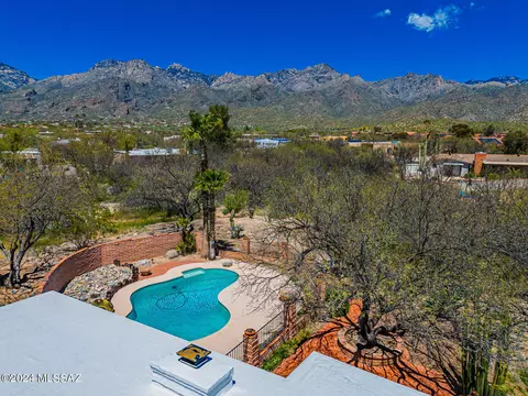 8061 E Ocotillo Dr, Tucson, AZ 85750