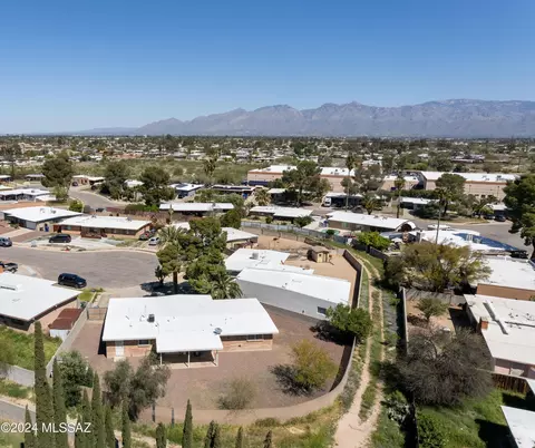 View/Area - 7840 E Hackberry Pl, Tucson, AZ 85730 photo 1 of 5