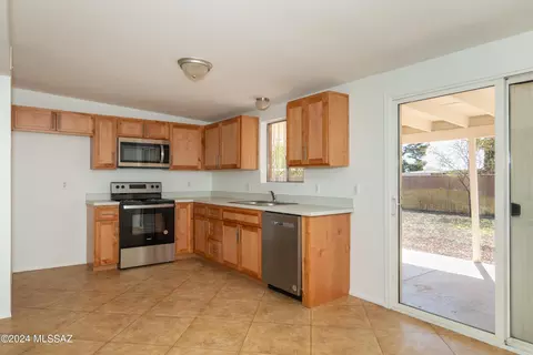 Kitchen - 7840 E Hackberry Pl, Tucson, AZ 85730 photo 1 of 7