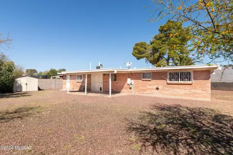 Exterior - 7840 E Hackberry Pl, Tucson, AZ 85730 photo 7 of 12