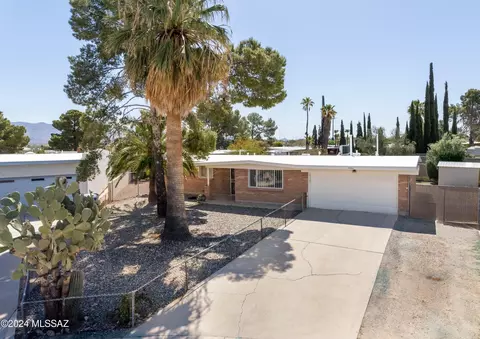7840 E Hackberry Pl, Tucson, AZ 85730
