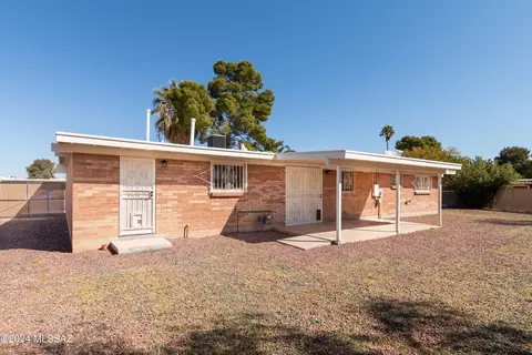 Exterior - 7840 E Hackberry Pl, Tucson, AZ 85730 photo 6 of 12