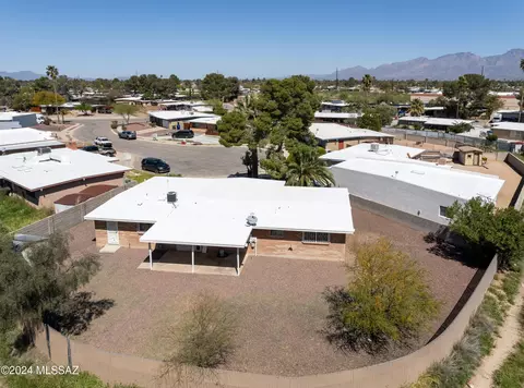 View/Area - 7840 E Hackberry Pl, Tucson, AZ 85730 photo 4 of 5