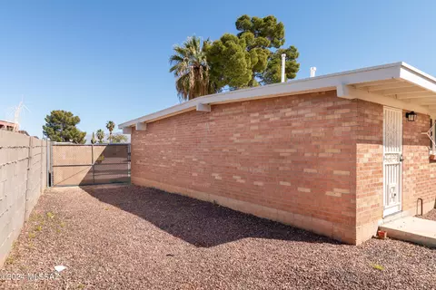 Exterior - 7840 E Hackberry Pl, Tucson, AZ 85730 photo 12 of 12
