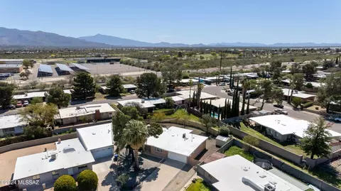 View/Area - 7840 E Hackberry Pl, Tucson, AZ 85730 photo 2 of 5
