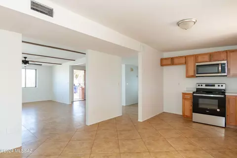 Kitchen - 7840 E Hackberry Pl, Tucson, AZ 85730 photo 2 of 7