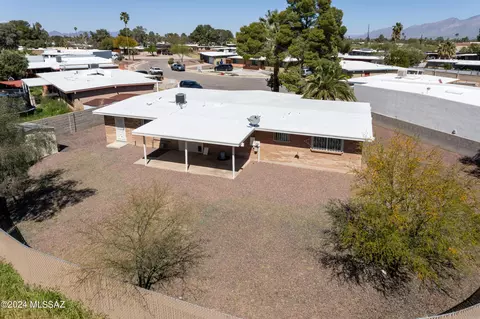 View/Area - 7840 E Hackberry Pl, Tucson, AZ 85730 photo 3 of 5
