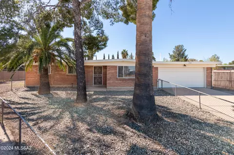 Exterior - 7840 E Hackberry Pl, Tucson, AZ 85730 photo 2 of 12