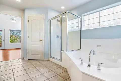 Bath - 7839 E Solace Pl, Tucson, AZ 85750 photo 3 of 5
