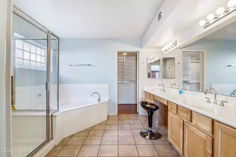 Bath - 7839 E Solace Pl, Tucson, AZ 85750 photo 4 of 5