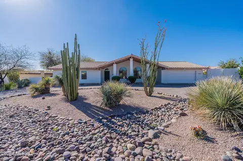 6933 W Hermitage Pl, Tucson, AZ 85743