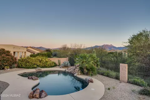 2330 E Skywalker Way, Green Valley, AZ 85614