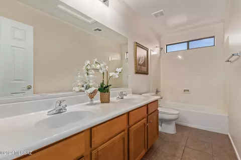 Bath - 10558 S Ariana Dr, Vail, AZ 85641 photo 2 of 4