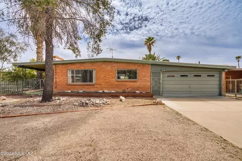5832 E North St, Tucson, AZ 85712