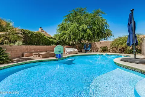 Exterior - 10146 E Axe Handle Ct, Tucson, AZ 85748 photo 7 of 9
